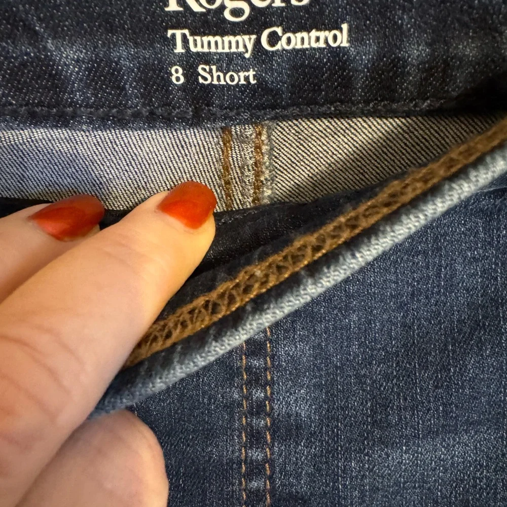 NWT RETAIL: $55 Kim Rogers Straight Leg Tummy Control Jeans 8SHORT #I